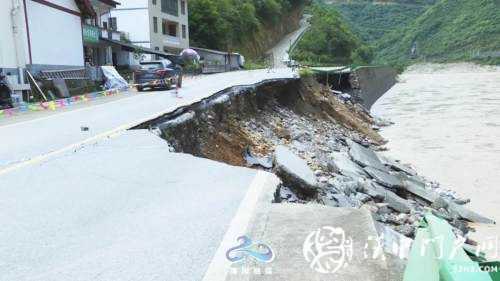 略陽(yáng)多條道路塌方中斷，交通部門(mén)緊急搶修保暢通！