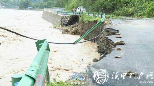 略陽(yáng)多條道路塌方中斷，交通部門(mén)緊急搶修保暢通！