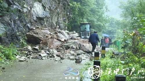 強(qiáng)降雨導(dǎo)致略陽縣部分鄉(xiāng)鎮(zhèn)山體塌方道路受損！