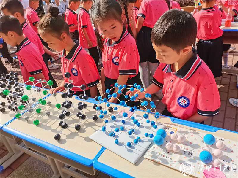 潤東九年制學(xué)校第二屆校園科技文化藝術(shù)節(jié)盛大舉行