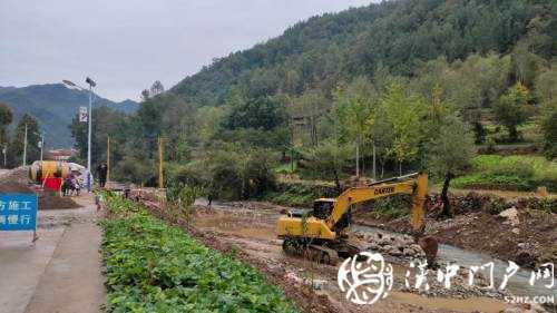 鎮(zhèn)巴黎壩春生社區(qū)再造新橋，正在施工