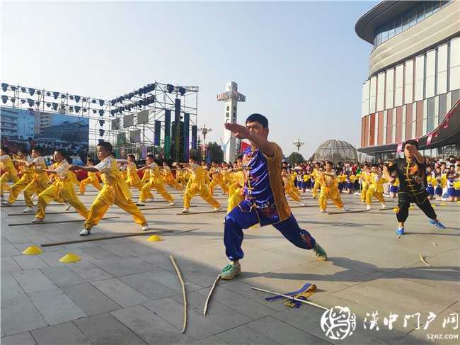 “我要上全運”漢臺區(qū)2020年“悅動漢臺 月越精彩”青少年體育暨全民健身成果展示活動在吾悅廣場舉行