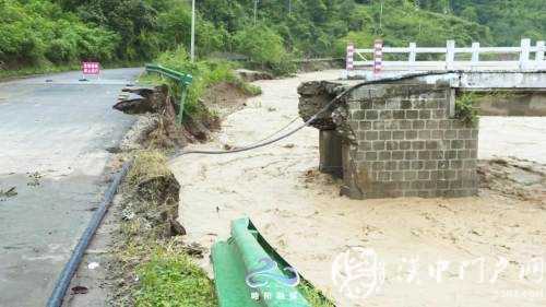 略陽(yáng)多條道路塌方中斷，交通部門(mén)緊急搶修保暢通！