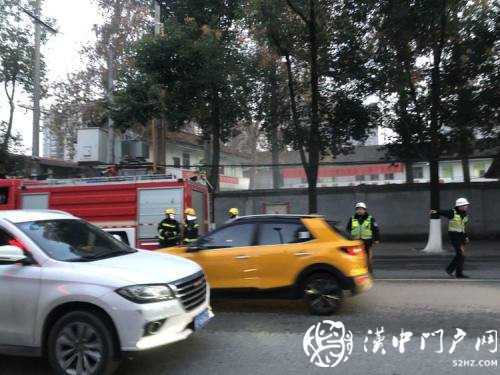 巡邏路上遇起火，漢中交警全力協(xié)助消防人員撲滅火情