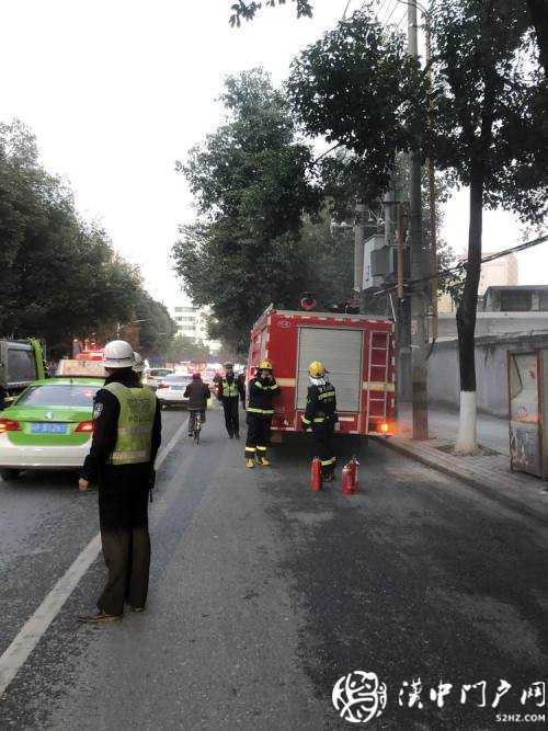 巡邏路上遇起火，漢中交警全力協(xié)助消防人員撲滅火情