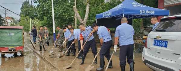 暴雨過后，寧強全城清淤正忙！