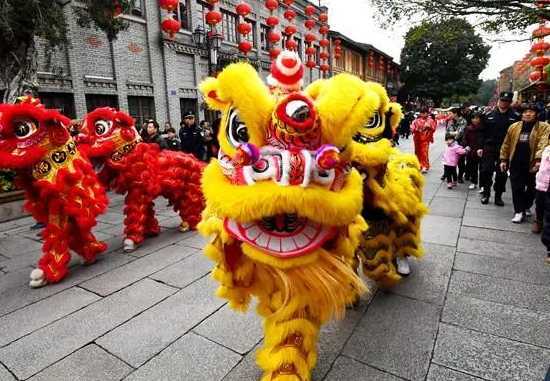 非遺鬧古鎮(zhèn) 歡樂(lè)過(guò)元宵！賞花燈，猜燈謎，看社火......