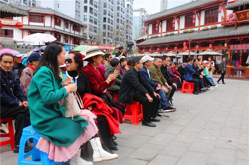 “悅動漢江”文藝薈走進褒國康樂園優(yōu)秀節(jié)目展演活動圓滿成功