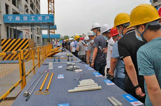 漢中市建設(shè)工程質(zhì)量安全暨揚(yáng)塵治理現(xiàn)場觀摩會(huì)在金色外灘隆重舉行