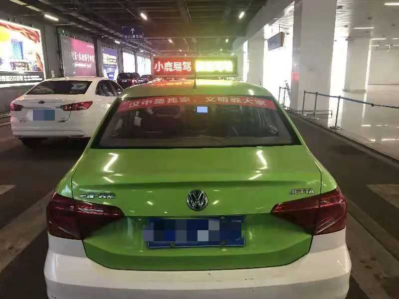 漢中出租車頭頂上“小鹿易駕”究竟是啥？？