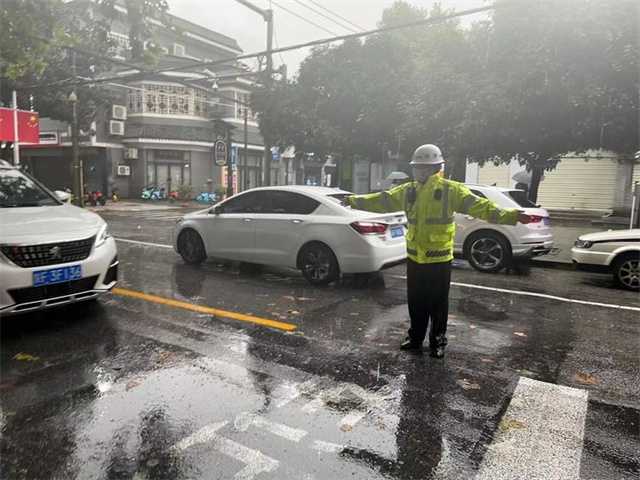 68小時(shí)堅(jiān)守！漢中交警大隊(duì)圓滿完成國(guó)慶假期道路交通安保任務(wù)"