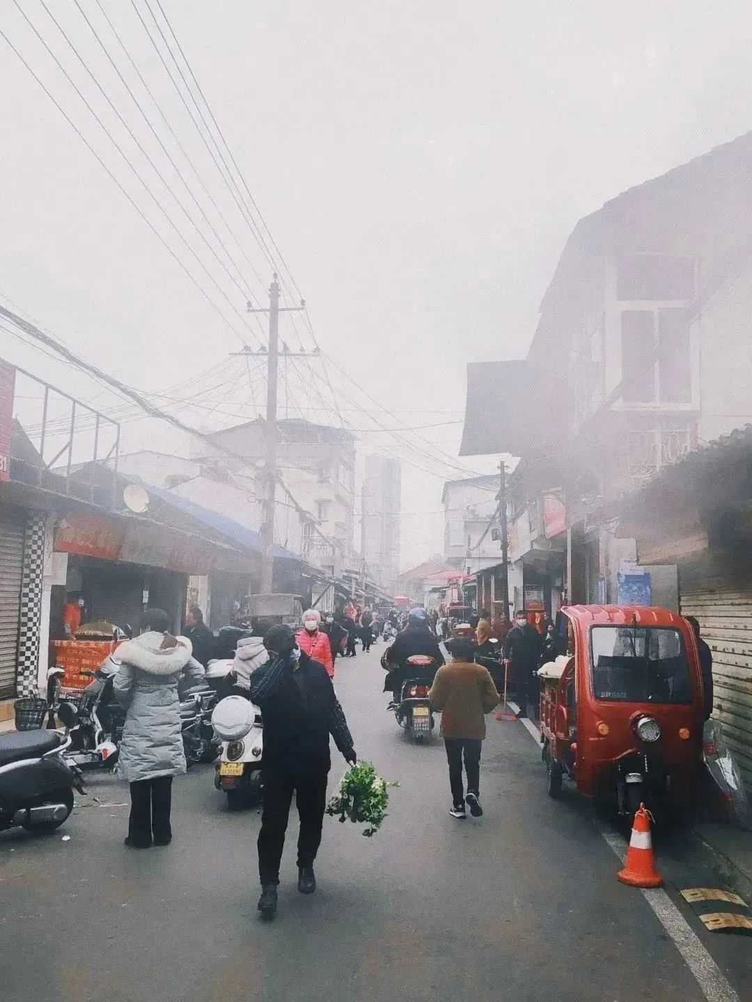 漢中美圖大片！煙火起 照人間，喜悅無(wú)邊 執(zhí)手憶此年。