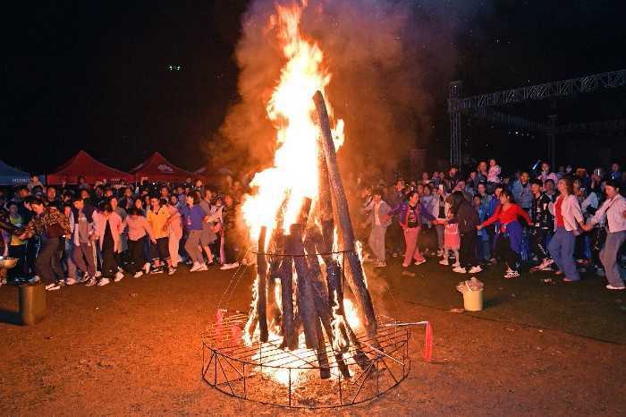 城固縣2023首屆帳篷音樂節(jié)暨夏季旅游攻略推介活動拉開帷幕