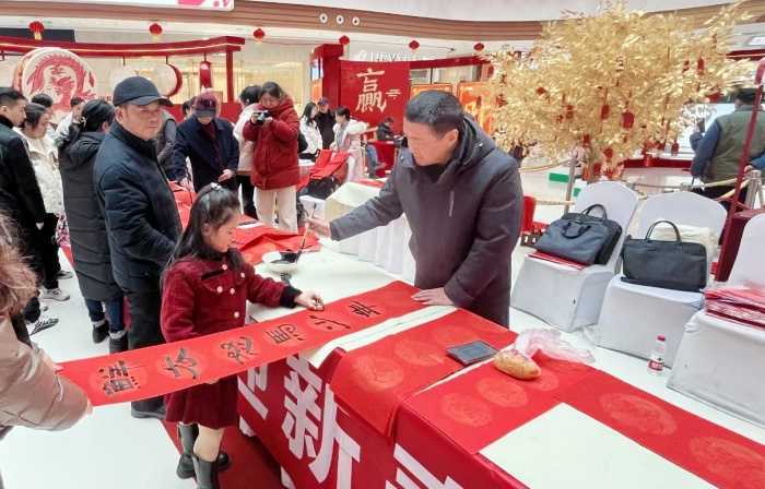 “揮毫潑墨送春聯(lián)，龍飛鳳舞迎新春” 民革漢臺(tái)區(qū)委會(huì)開展送春聯(lián)活動(dòng)