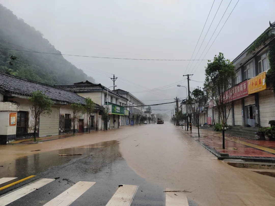 漢中撤離7349戶17513人，多條道路交通管制