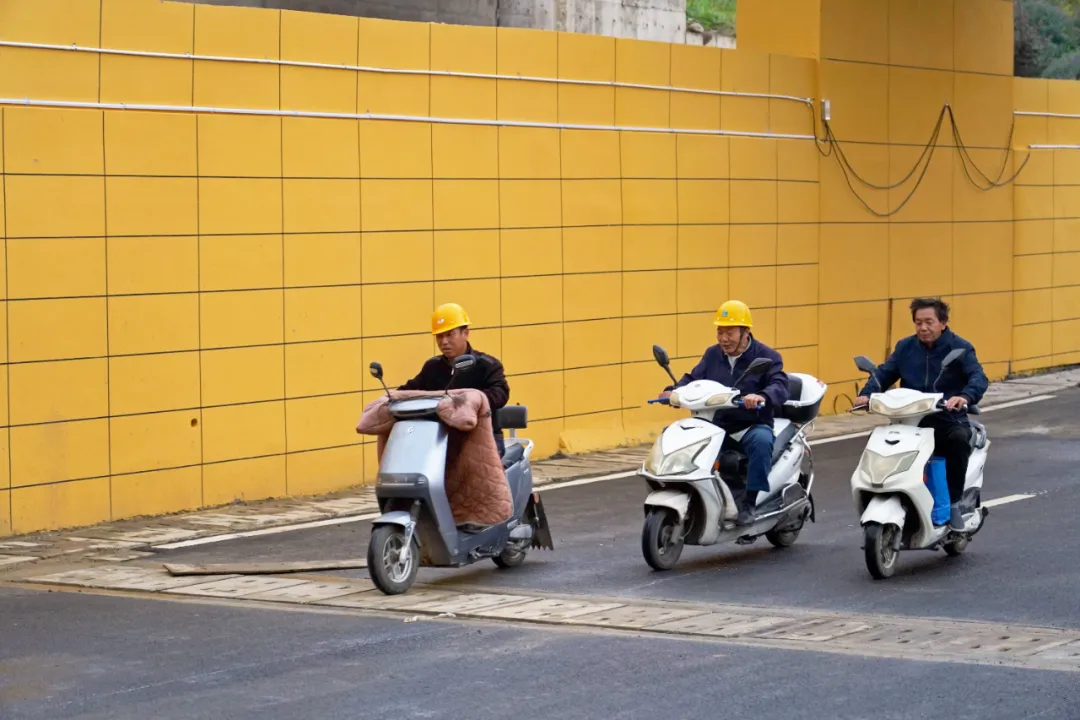 出行方便了！漢中興漢新區(qū)惠府路主車道通車！