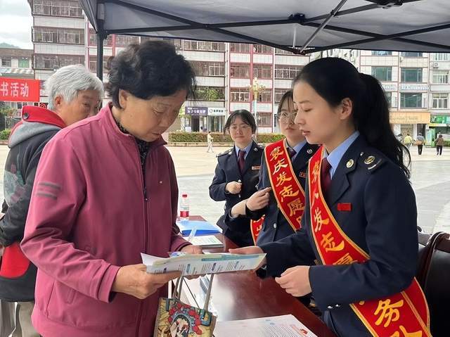 李振峰：縱橫正有凌云筆——讀朱軍長(zhǎng)篇小說(shuō)《藍(lán)色經(jīng)緯》