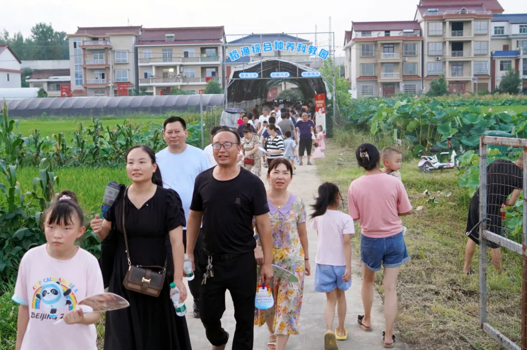 漢臺(tái)鋪鎮(zhèn)第三屆小龍蝦啤酒節(jié)開(kāi)幕啦！嗨“啤”一“蝦”~